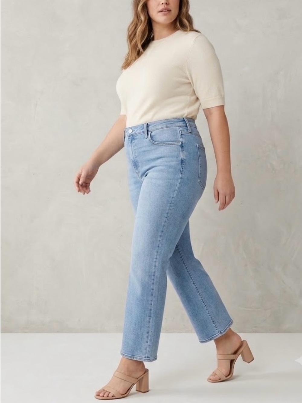 FRAME The Reboot Crop High Rise Bootcut Jeans in
Lark Size 34